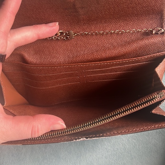 Louis Vuitton Sarah Wallet - Picture 10 of 12